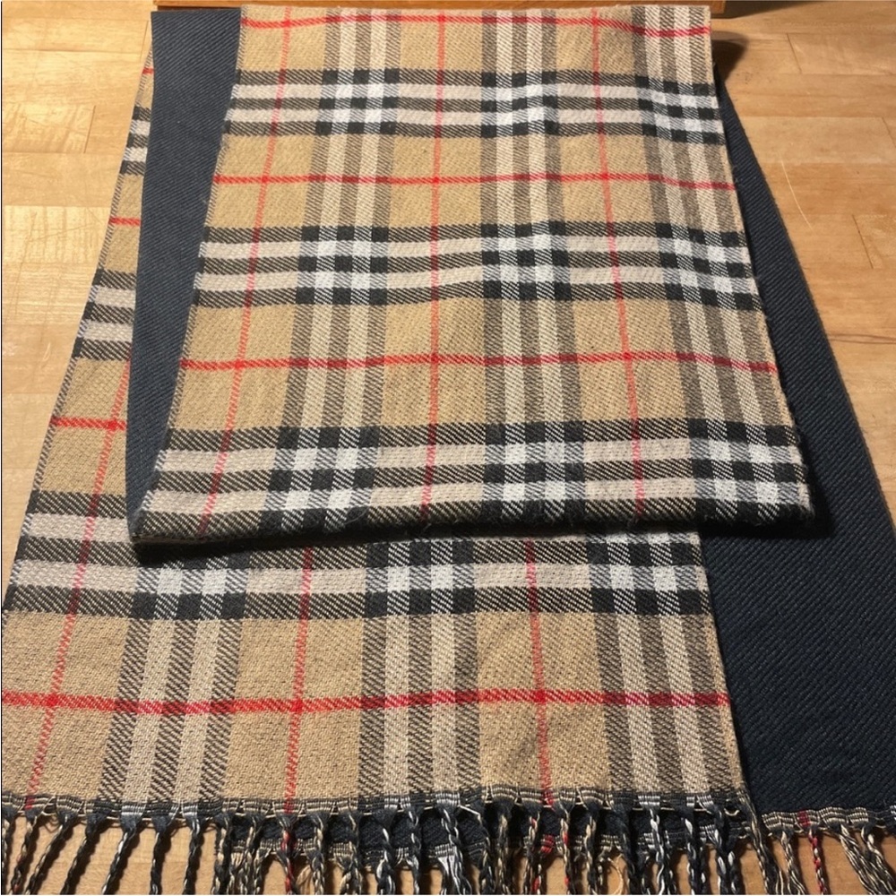 ⭐️⭐️$5  Beige‎ & Red Plaid Scarf - *couple snags see pics